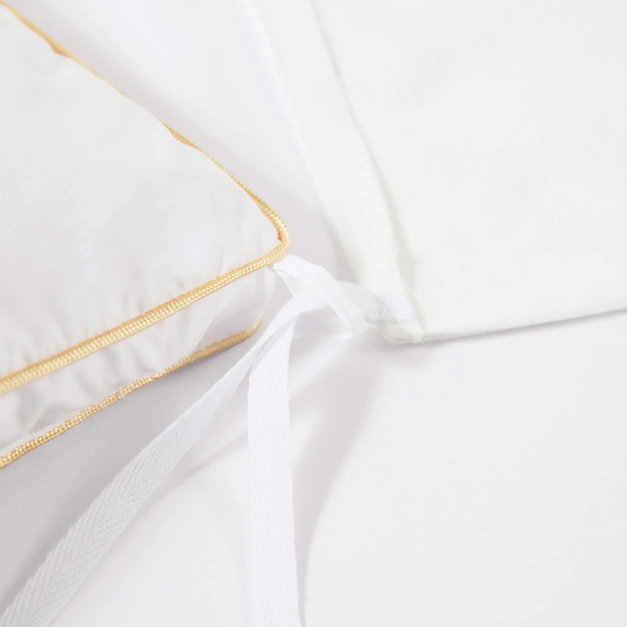Chamonix Luxury French 90/10 Goose Down Quilt