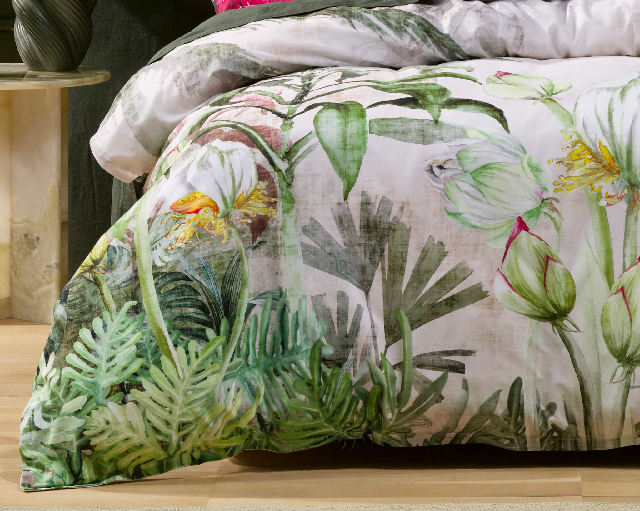 Jungle Lotus Quilt Cover Set Incl 2 Std Pillowcases