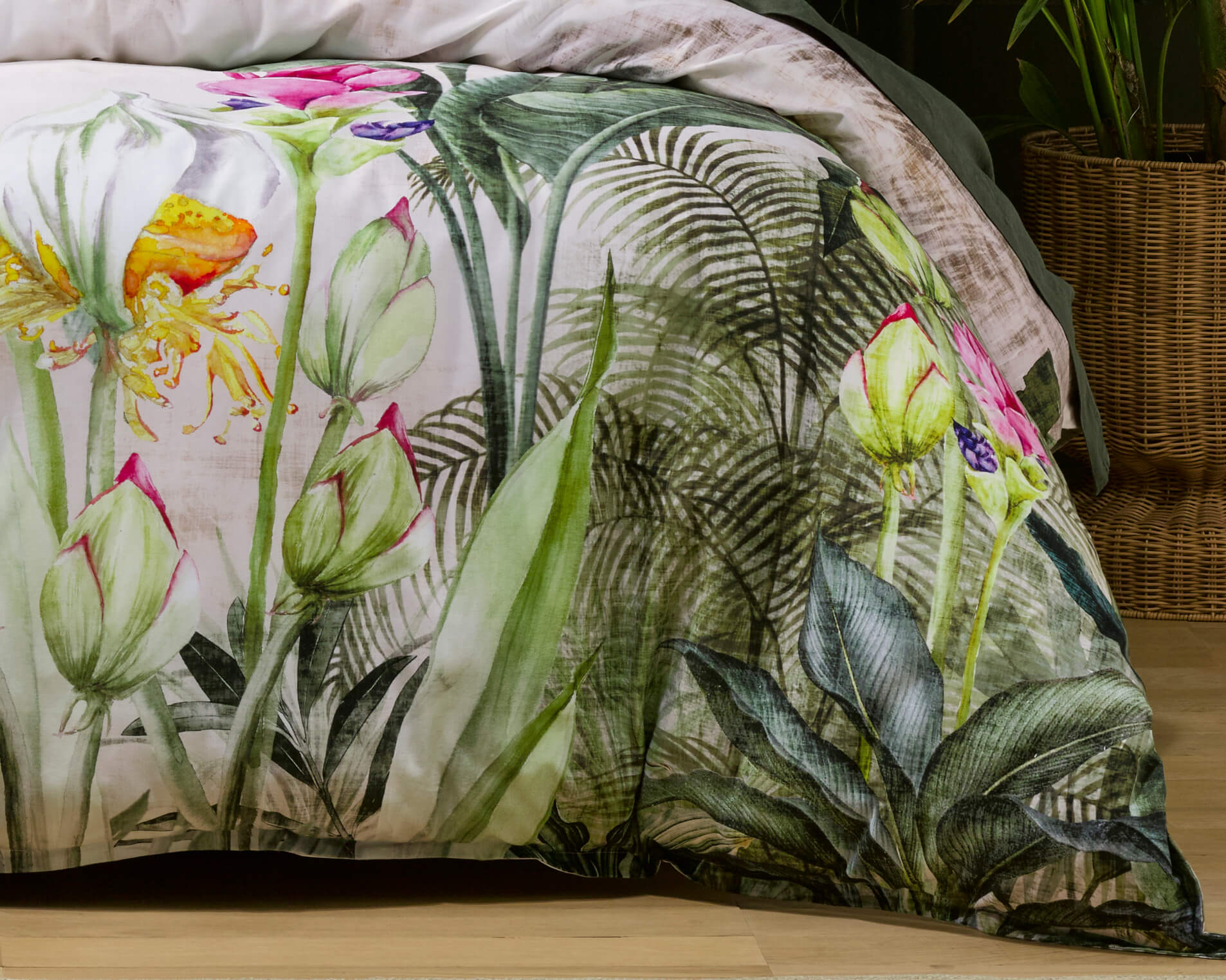 Jungle Lotus Quilt Cover Set Incl 2 Std Pillowcases