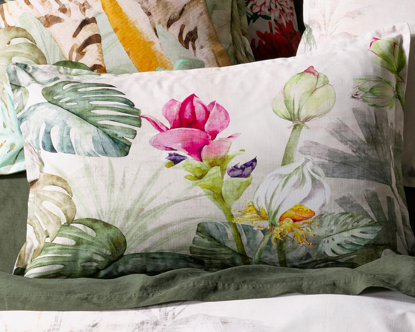 Jungle Lotus Quilt Cover Set Incl 2 Std Pillowcases