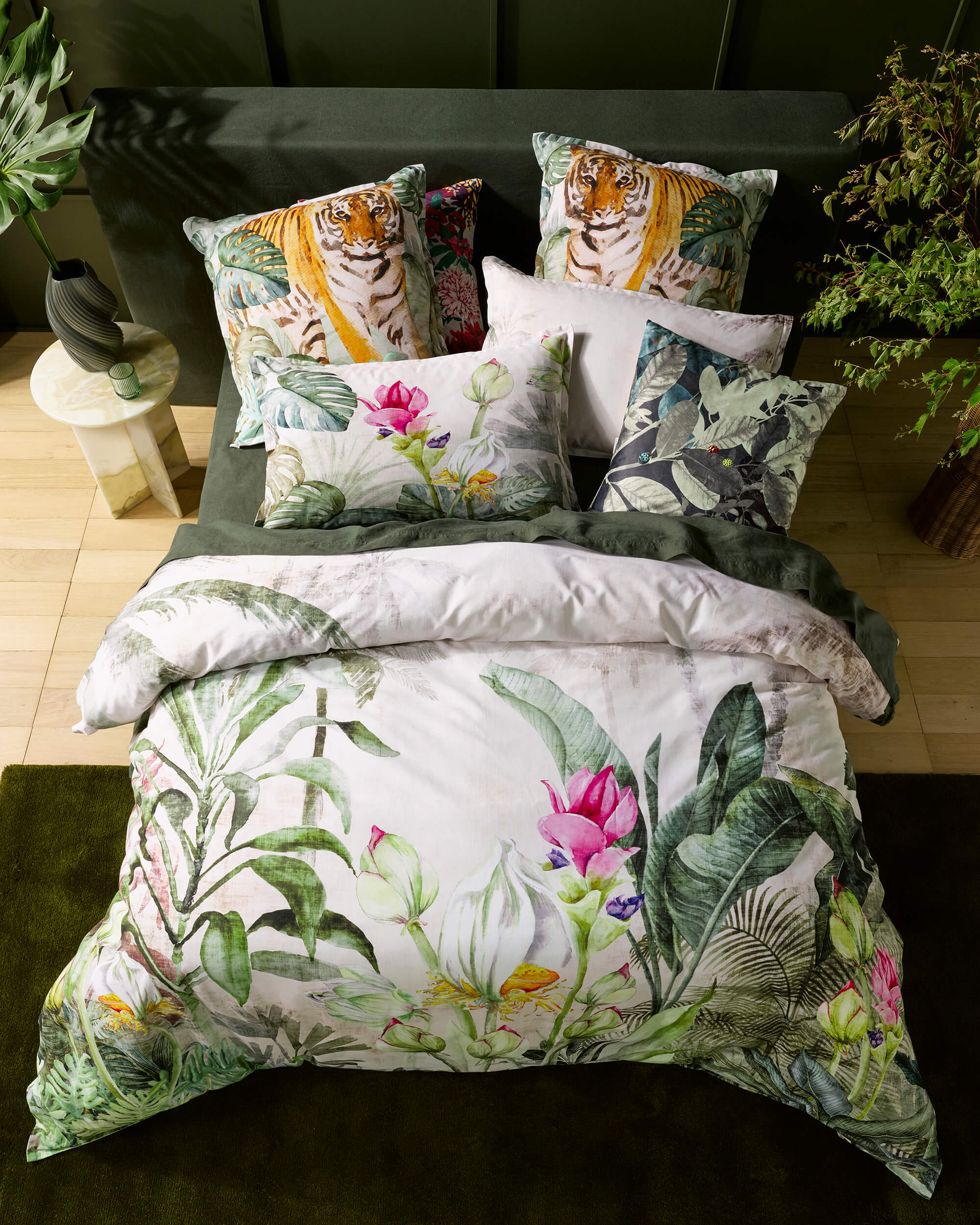 Jungle Lotus Quilt Cover Set Incl 2 Std Pillowcases