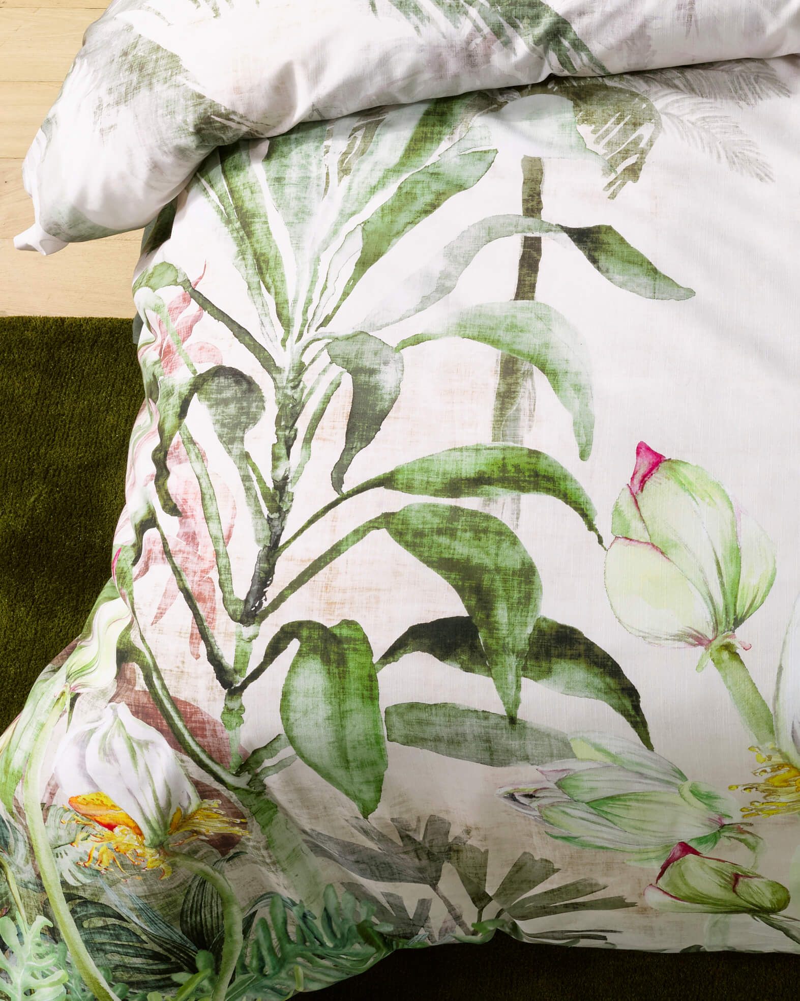 Jungle Lotus Quilt Cover Set Incl 2 Std Pillowcases
