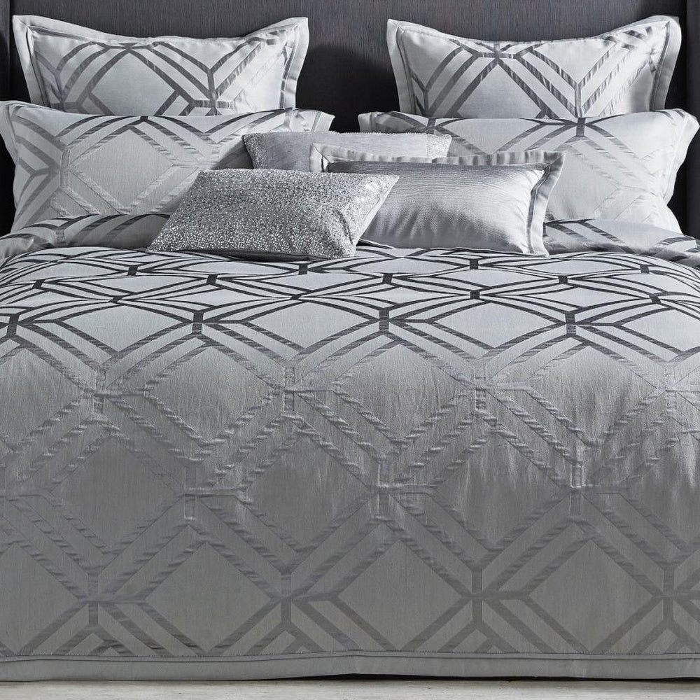 Mastersuite Luxe Geo Quilt Cover Set